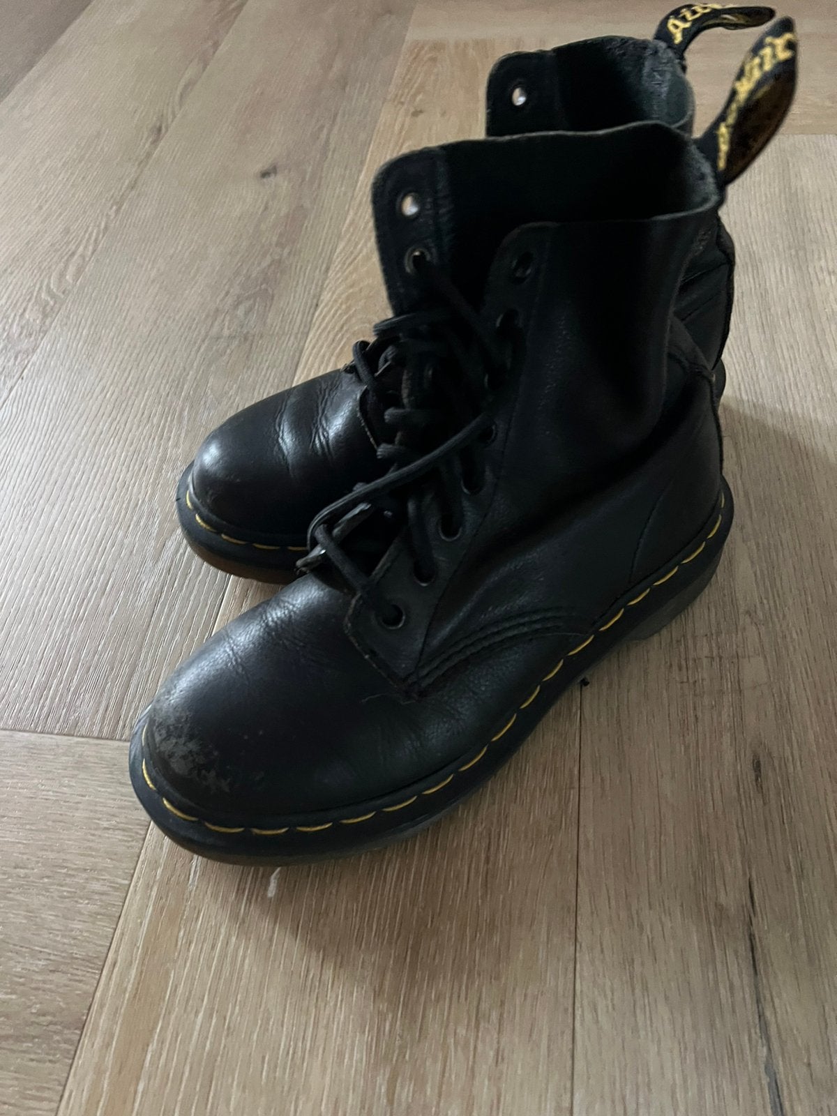 Dr Martens, Ophalen, Zwart, Boots, Gedragen