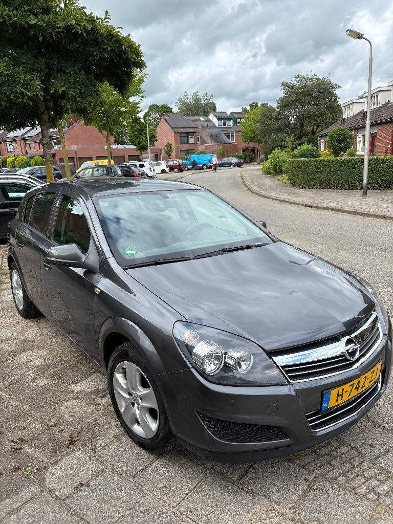 Opel Astra 1.6 16V 5D 85KW 2012 Grijs, Auto's, Voorwielaandrijving, Stof, 4 cilinders, 635 kg