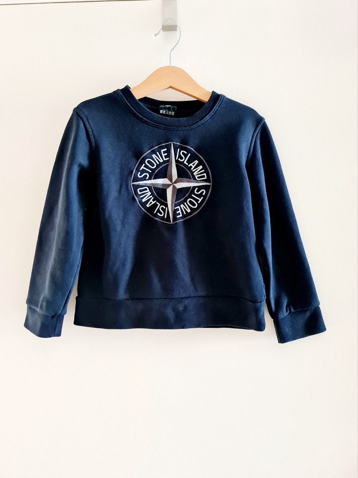 Stoere zwarte jongenstrui maat 116, Ophalen of Verzenden, Zo goed als nieuw, Jongen, Trui of Vest