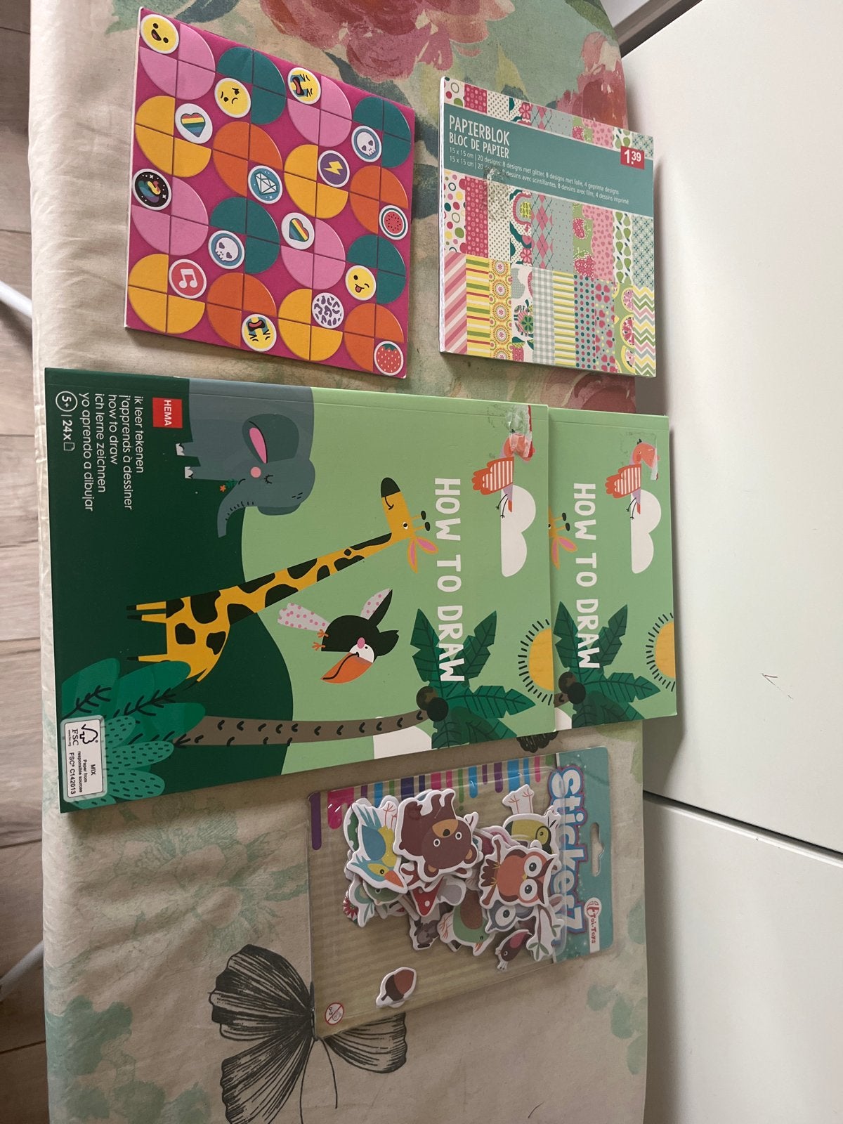 Creatief pakket: HEMA tekenboeken, papierblok, stickers, Ophalen, Nieuw, Boek of Gids