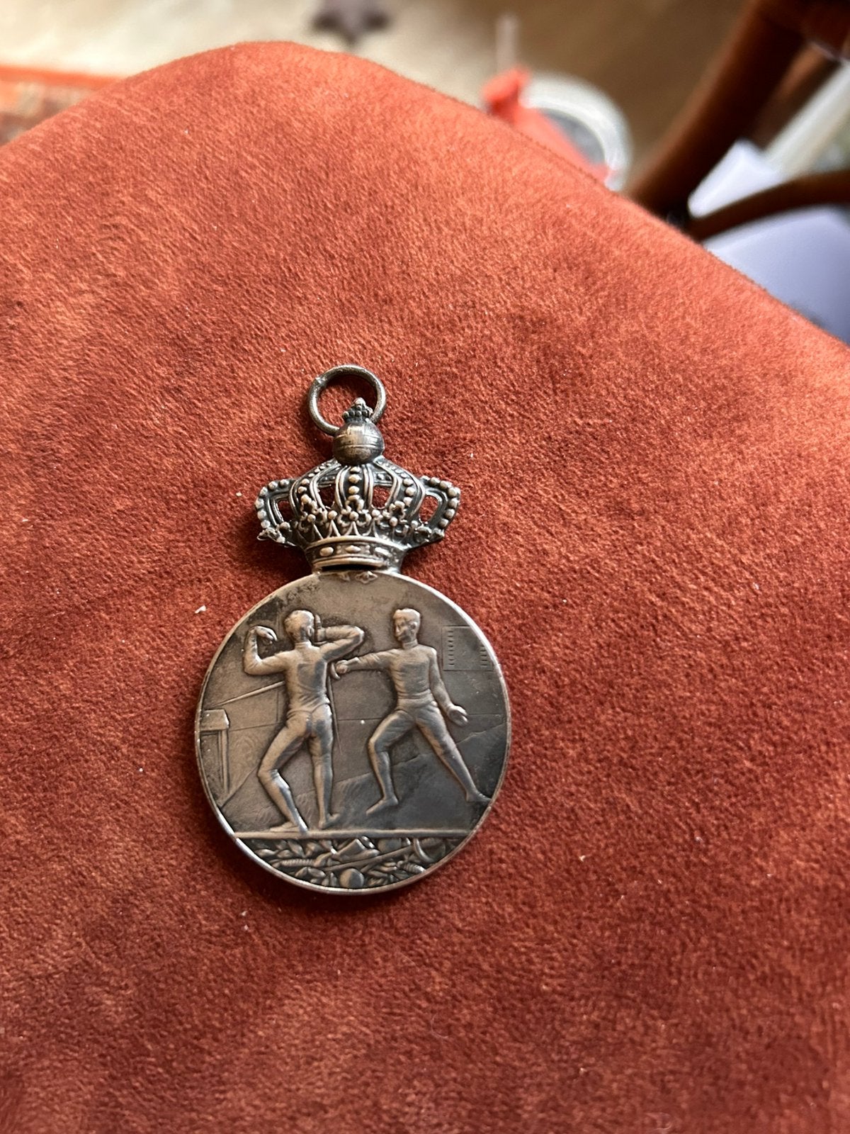 Antieke verzilverde Scherm medaille 4 cm. Leuk met kroontje, Postzegels en Munten, Ophalen of Verzenden, Brons