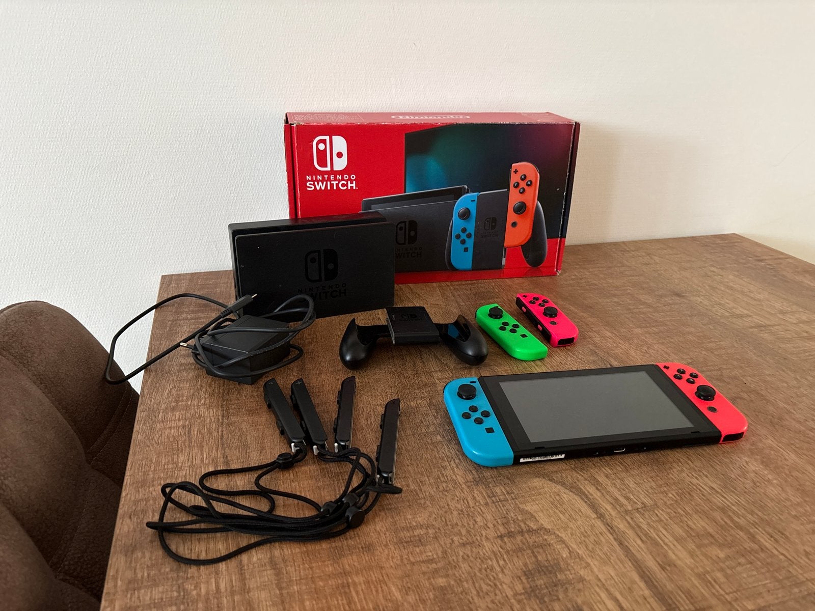 Nintendo Switch met 4 controllers en originele doos, Ophalen, Gebruikt, Met 3 controllers of meer, Switch Original