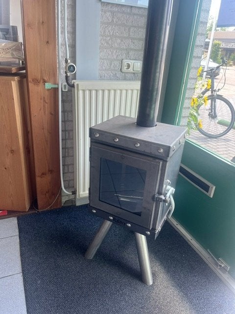 hout kachel buiten, Ophalen, Nieuw
