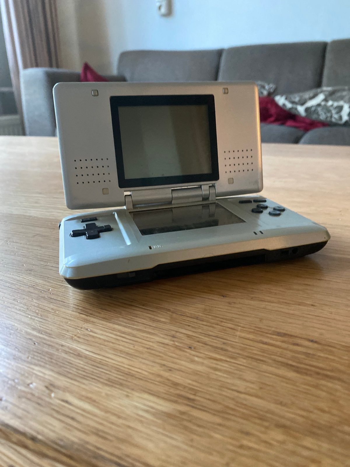 Nintendo DS Phat - Werkt, scharnier versleten, Spelcomputers en Games, Ophalen of Verzenden, Gebruikt, Zilver, DS Original of Phat