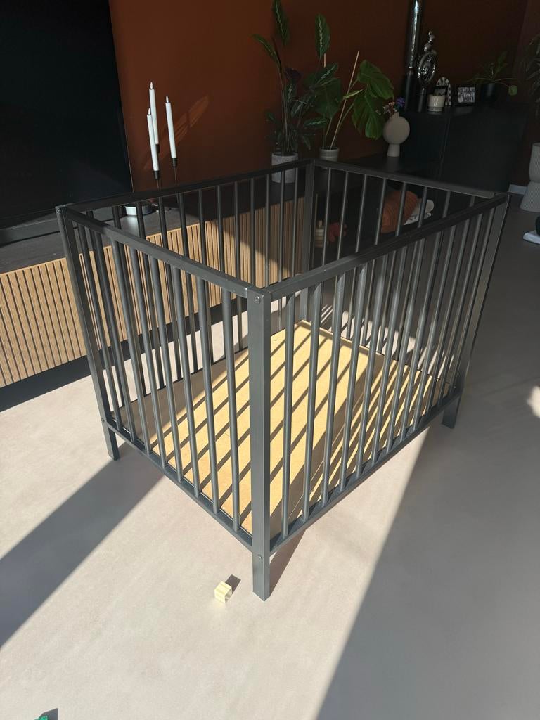 Moderne Zwarte Box met Matras en Boxkleden (Jollein/Nijntje), Ophalen, Gebruikt, Rechthoekig, In hoogte verstelbaar