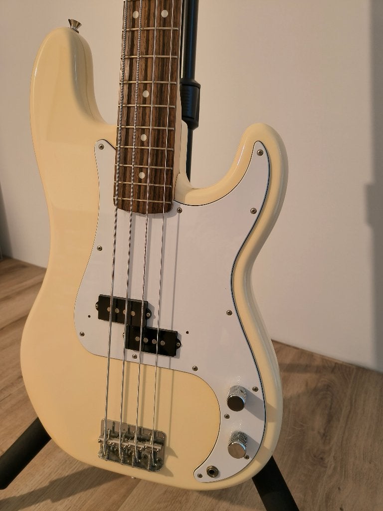 Fender Precision bass Japan, Muziek en Instrumenten, Snaarinstrumenten | Gitaren | Bas, Ophalen, Zo goed als nieuw, Elektrisch