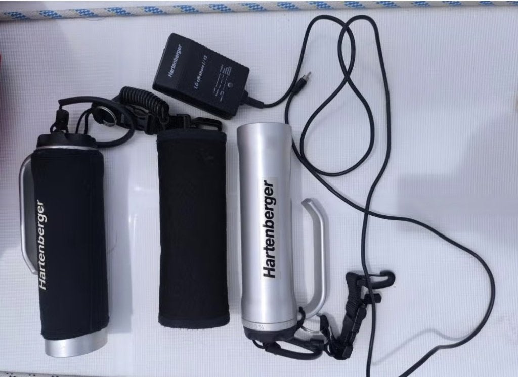 SET: 2x Hartenberger Maxi compact duiklampen (batt. 2020), Watersport en Boten, Duiken, Ophalen of Verzenden, Zo goed als nieuw