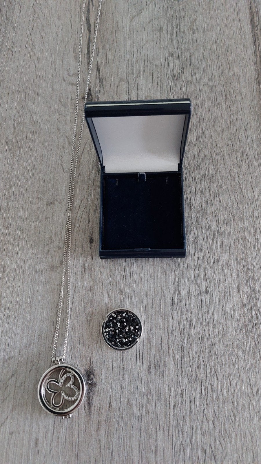 Zilverkleurige ketting met verwisselbare hanger, Overige materialen, Ophalen of Verzenden, Zo goed als nieuw, Zilver