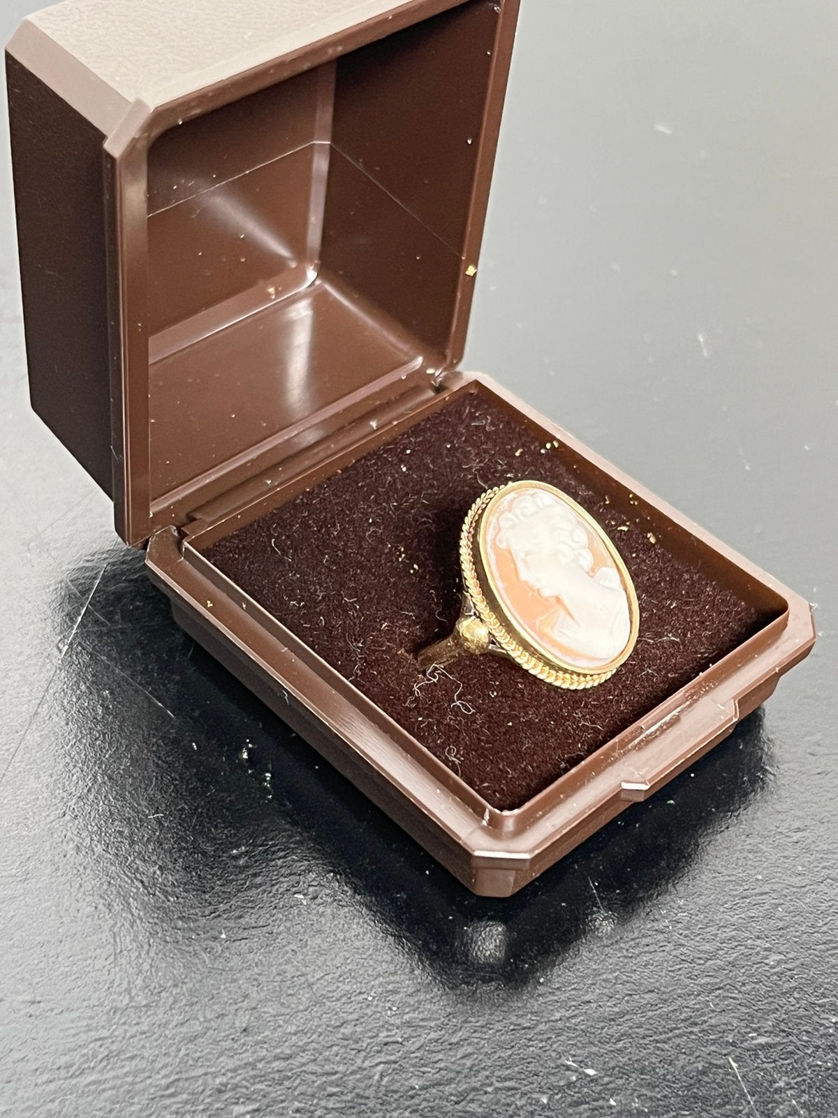 14 karaat gouden vintage camee ring (585eikenblad) maat 18, Gebruikt, Verzenden, 17 tot 18, Dame