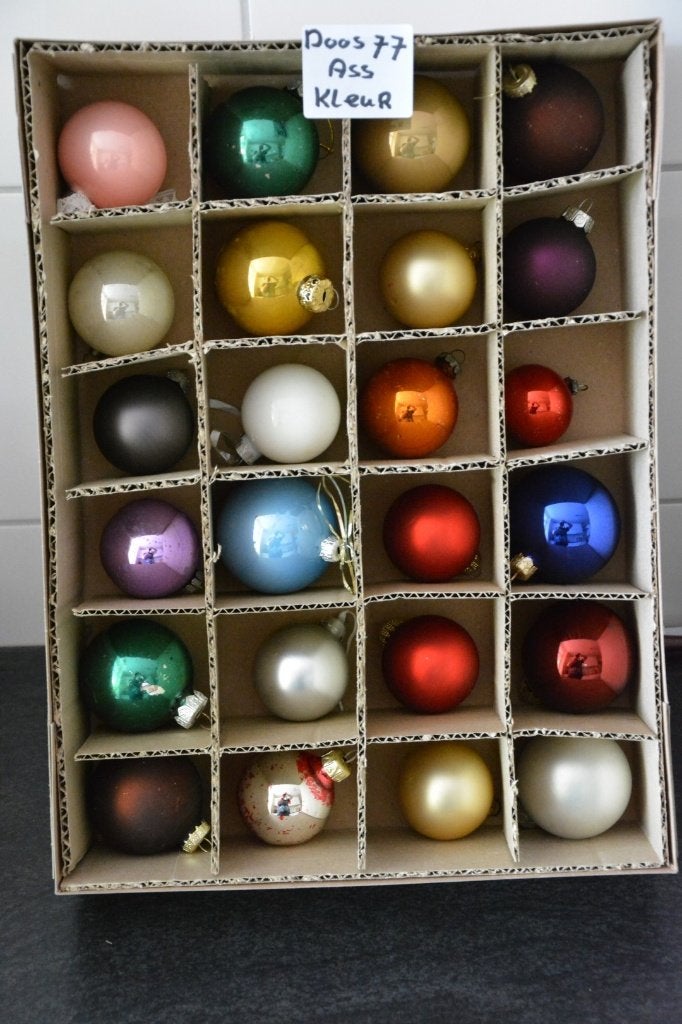 Kerstballen gekleurd Doos 77, Ophalen of Verzenden, Zo goed als nieuw