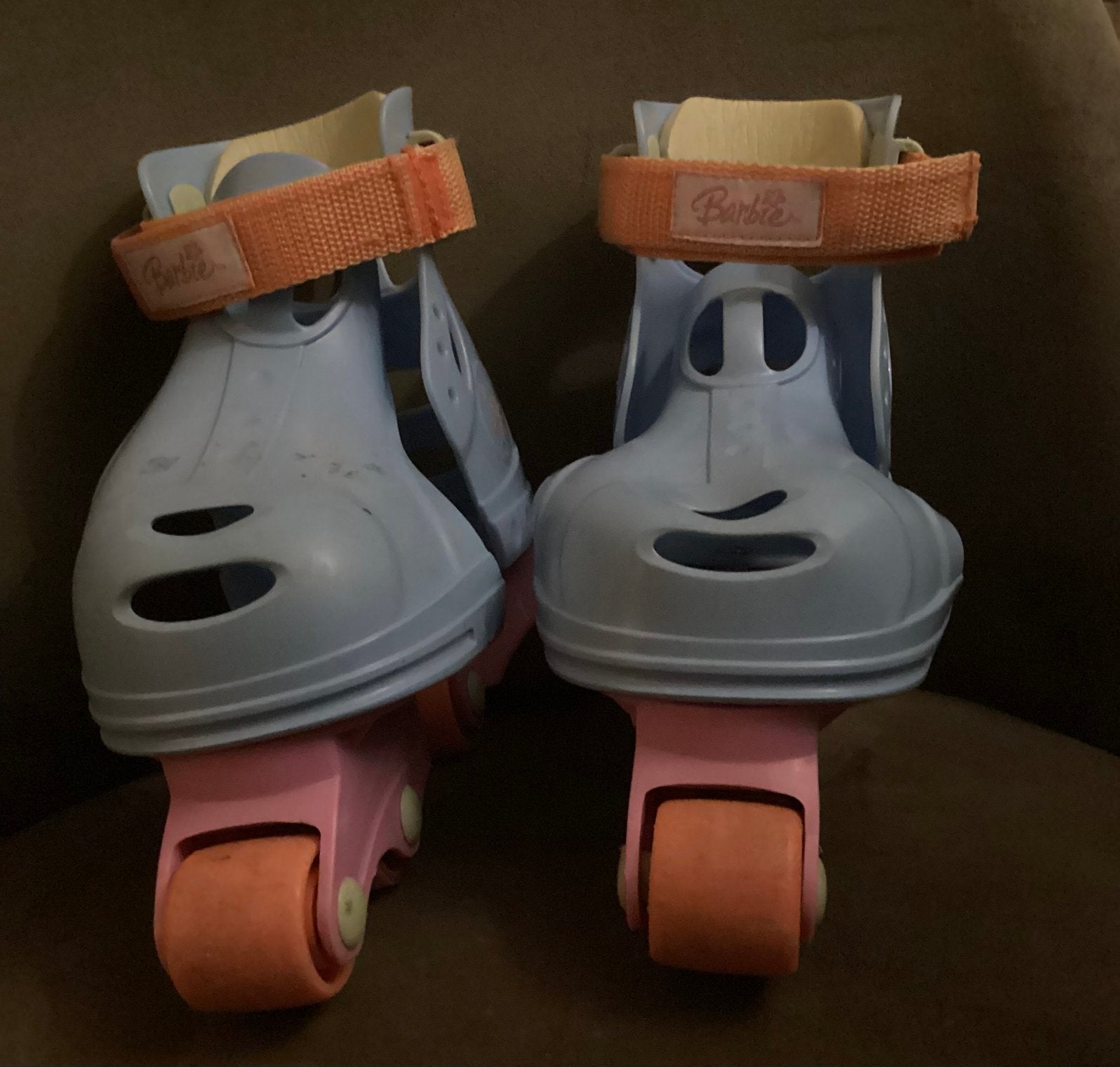BARBIE VERSTELBARE ROLSCHAATSEN,VEILIG !6 WIELTJES ONDER 1 !, Ophalen of Verzenden, Zo goed als nieuw