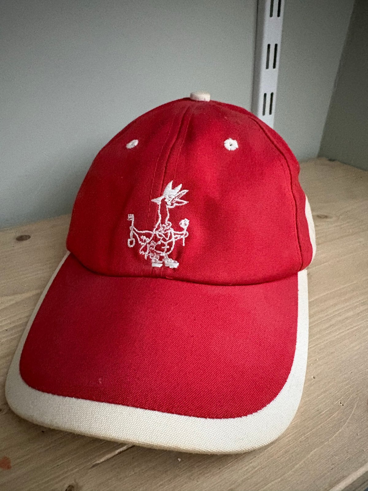 Rode pet met 'Tullepetaon' borduursel, Ophalen of Verzenden