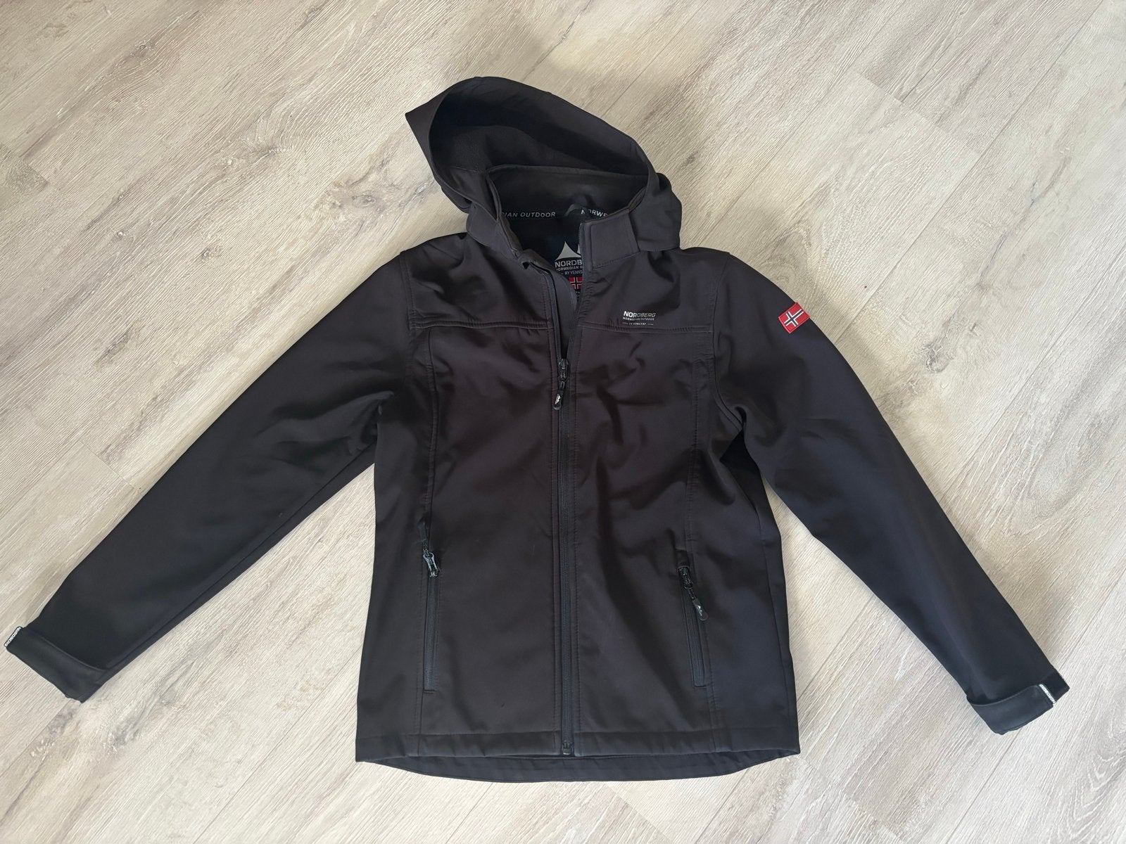Nordberg Softshell Jas Zwart Maat 152 - Klein Schaafplekje, Ophalen of Verzenden, Gebruikt, Jongen of Meisje