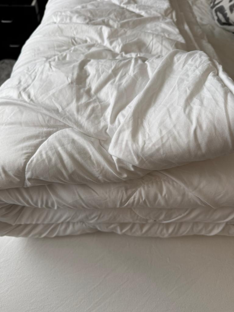 Gratis 2 persoonsdekbed zgan 200 x 200, Huis en Inrichting, Slaapkamer | Beddengoed, Ophalen, Eenpersoons, Wit, Zo goed als nieuw