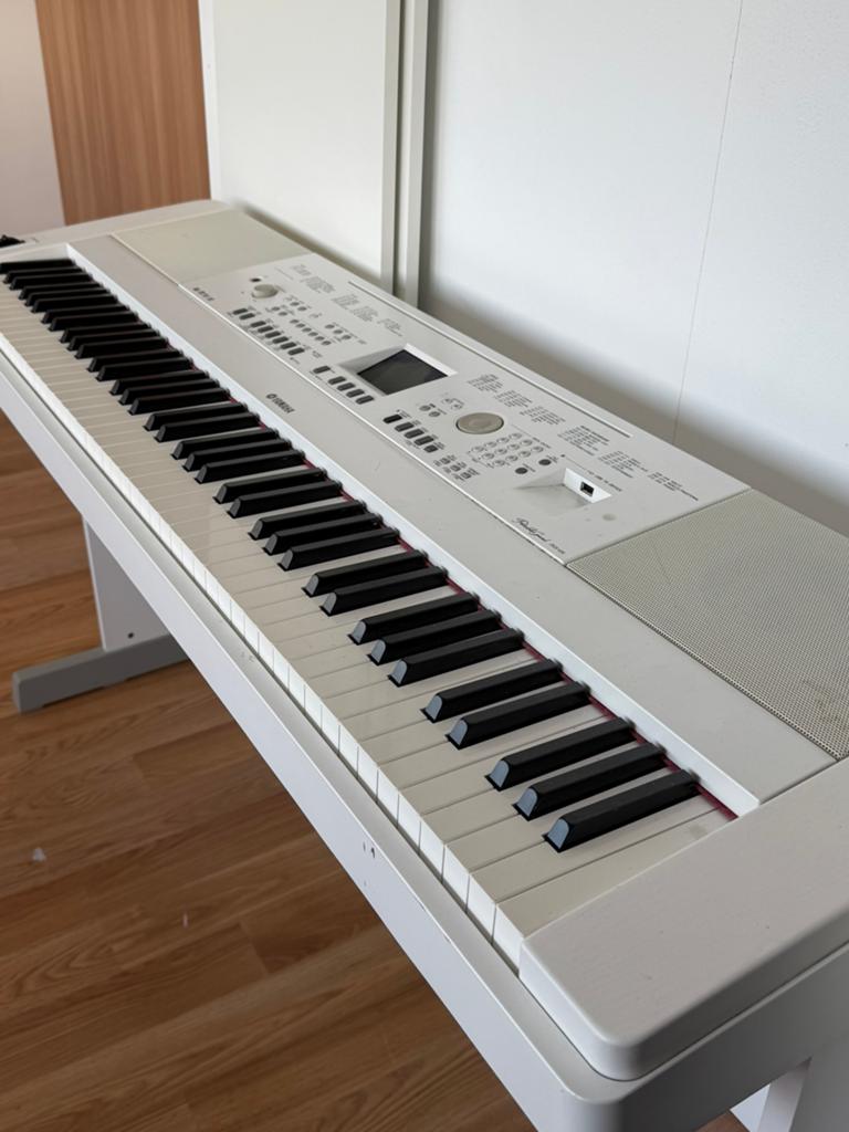 Yamaha Portable Grand DGX-650 Keyboard (Nieuwprijs €789), Muziek en Instrumenten, Keyboards, Gebruikt, 88 toetsen, Yamaha, Ophalen of Verzenden