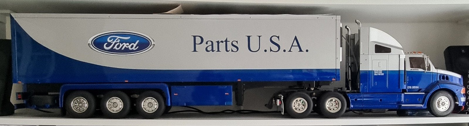TAMYA 1:14 FORD AEROMAX met oplegger, Ophalen, Auto