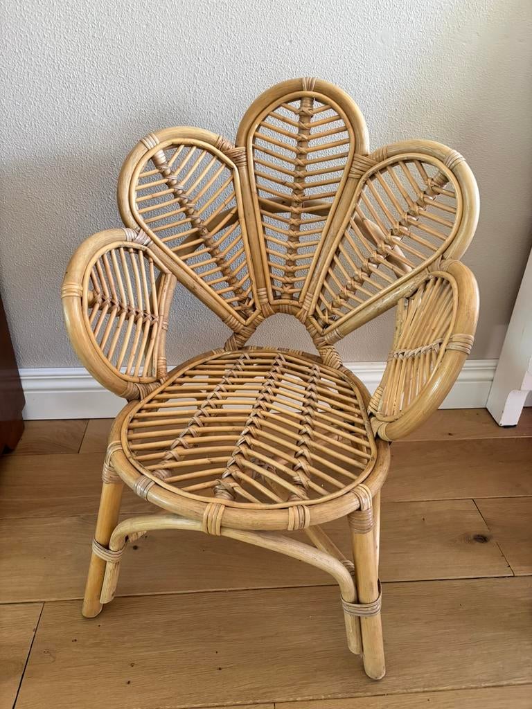 Rotan bloemenstoel, Kinderen en Baby's, Kinderkamer | Tafels en Stoelen, Ophalen, Zo goed als nieuw, Stoel(en)