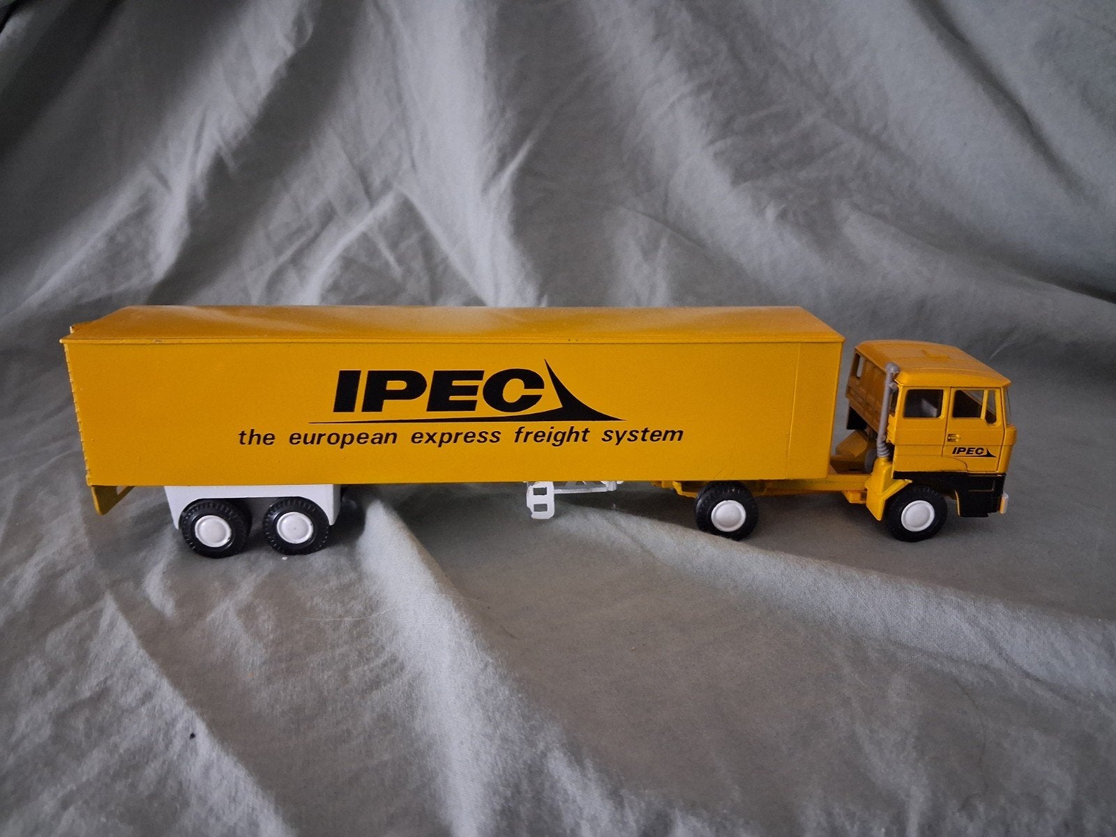 IPEC Vrachtwagen met Trailer - Modelvoertuig, Ophalen of Verzenden, Gebruikt, Bus of Vrachtwagen
