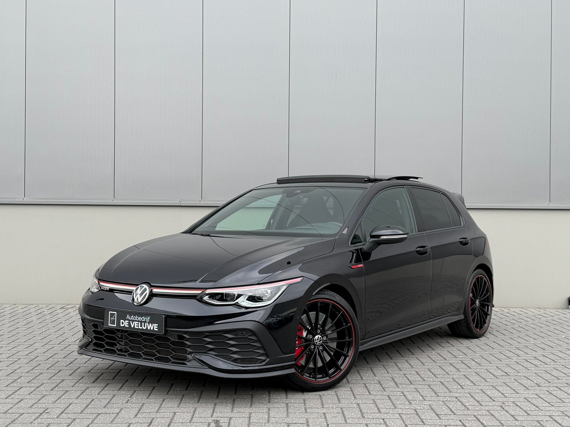 Volkswagen Golf 2.0 TSI GTI Clubsport Akrapovic HuD H&K Pano, Auto's, Dealer onderhouden, Gebruikt, Zwart, 4 cilinders