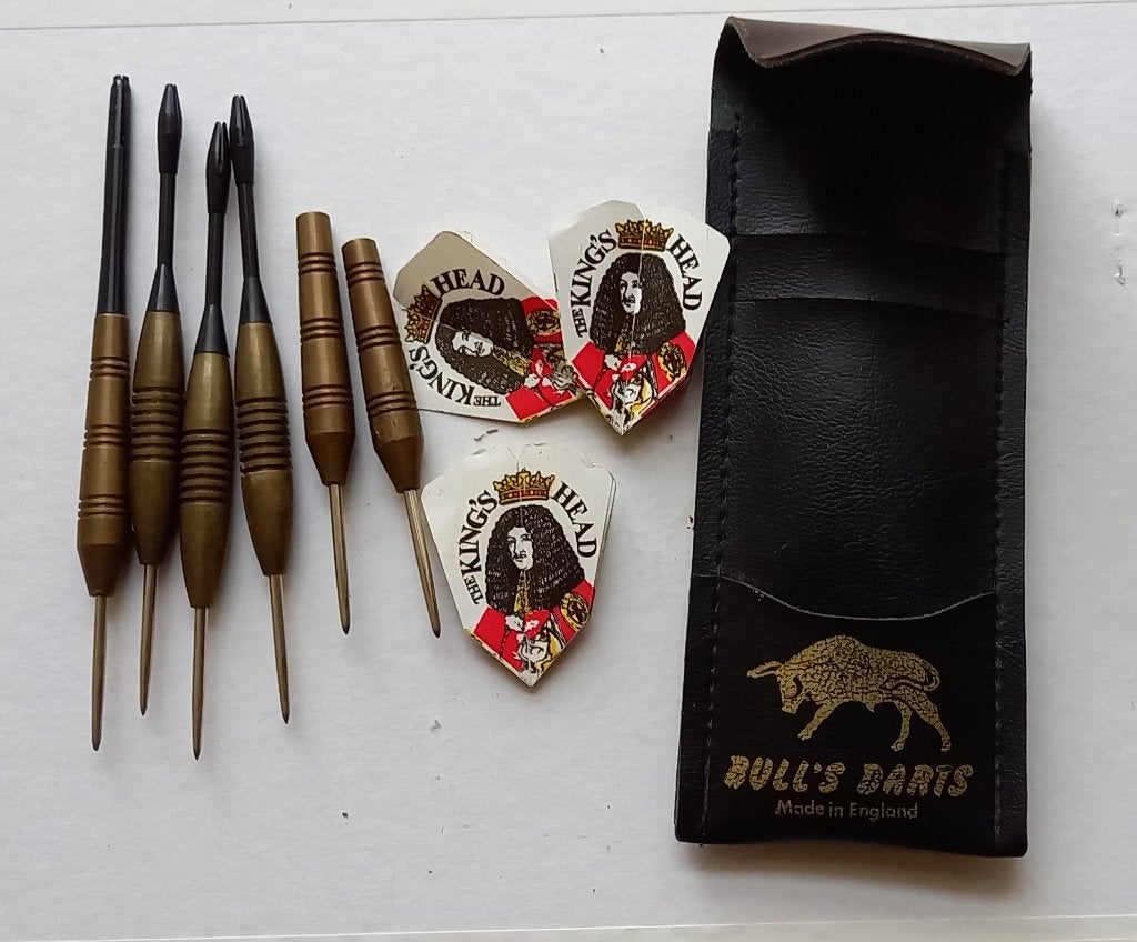 Vintage dartset Bull's, Engeland, messing dartpijlen, Ophalen of Verzenden, Gebruikt, Pijlen