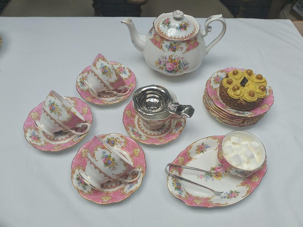 Servies (thee) Royal Albert England, Huis en Inrichting, Keuken | Servies, Ophalen, Zo goed als nieuw, Overige stijlen, Kop(pen) en/of Schotel(s)