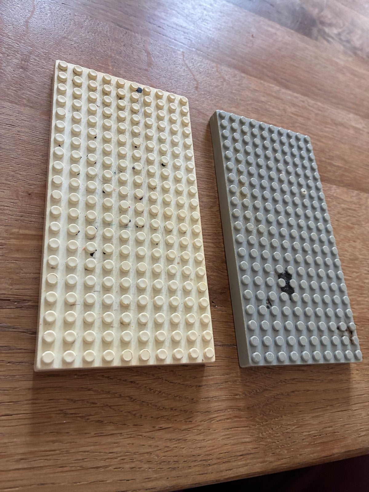2x LEGO bouwplaten - vintage (geel en grijs), Ophalen of Verzenden, Gebruikt, Overige merken