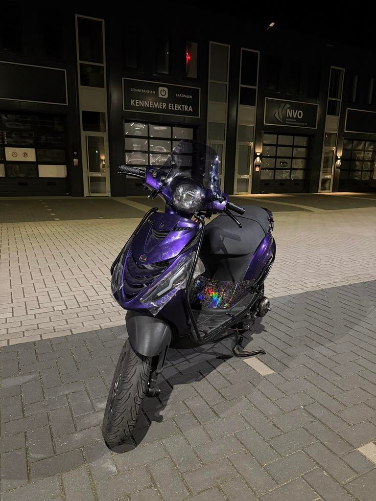 Piaggio zip 200cc, Fietsen en Brommers, Scooters | Piaggio, Zo goed als nieuw, Zip, Benzine, Ophalen of Verzenden