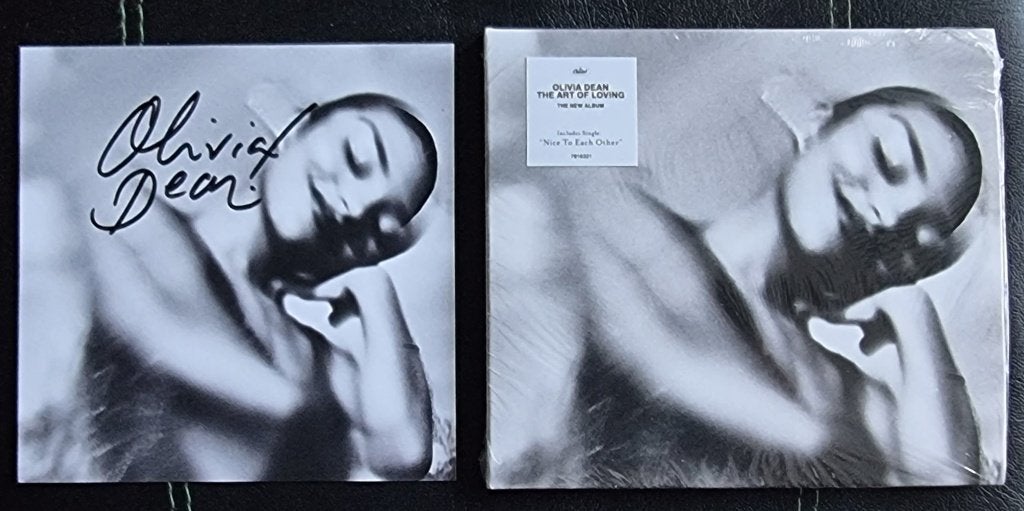 Olivia Dean - The Art of Loving signed card met sealed CD., Pop, Ophalen of Verzenden, Nieuw in verpakking, Eerste persing