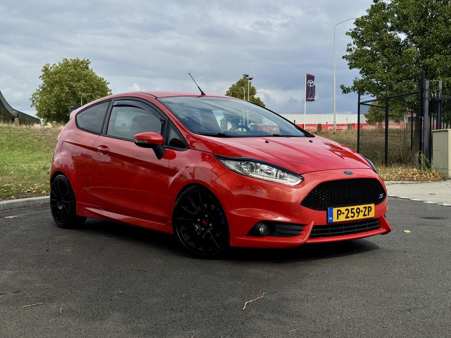 Ford Fiesta 1.6 ST2 | Milltek - Netjes - Uniek!, Voorwielaandrijving, 1063 kg, Gebruikt, 4 cilinders