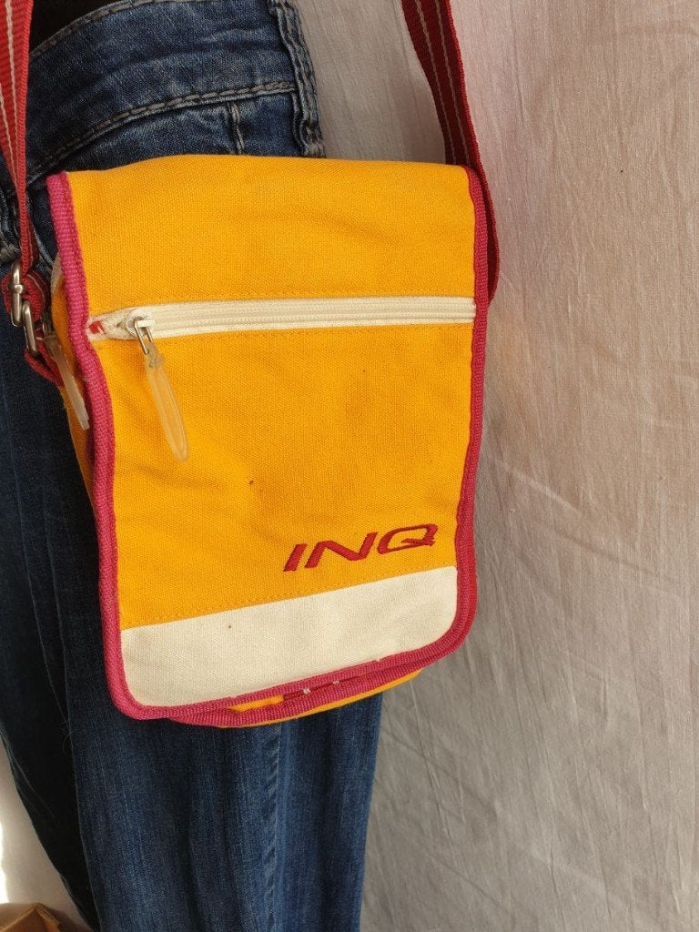 Sportief geel schoudertasje 24x17 merk INQ, Geel, Ophalen of Verzenden, Zo goed als nieuw, .