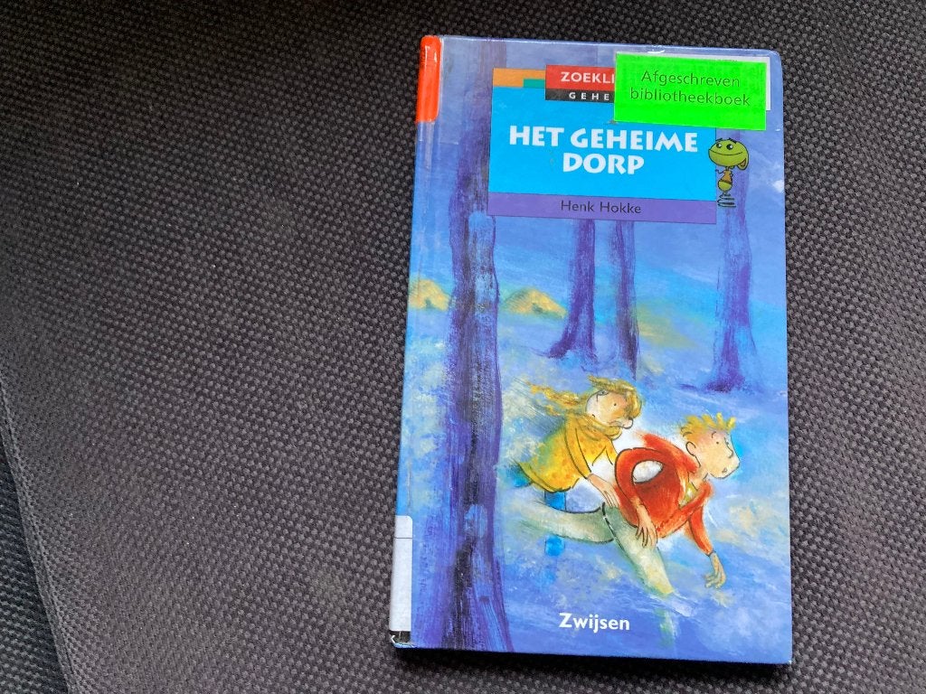 Henk Hokke - Het geheime dorp, Ophalen of Verzenden, Gelezen, Non-fictie