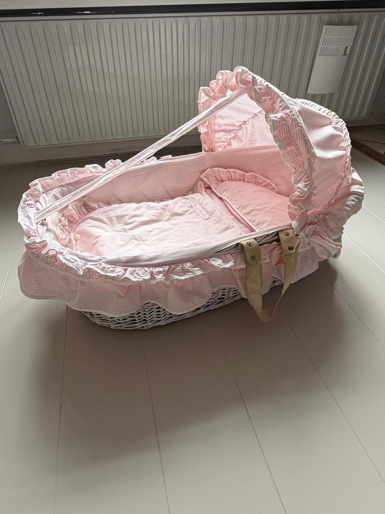Rieten reiswieg, Ophalen, Gebruikt, Wieg