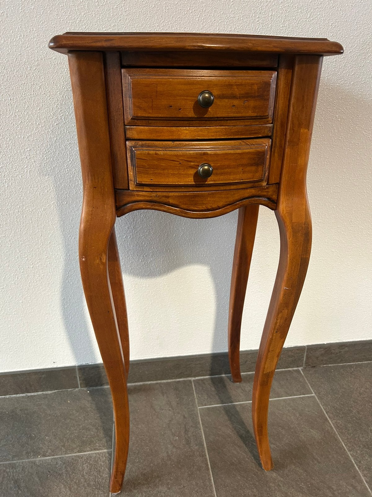 Sierlijk klein mahonie tafeltje/kastje., Ophalen, 50 tot 100 cm, Zo goed als nieuw, 25 tot 50 cm