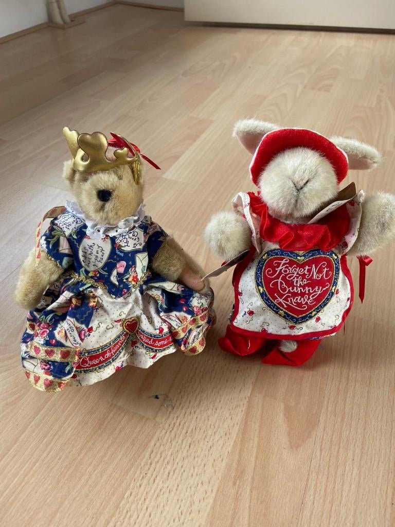 Muffy Vanderbear Queen of hearts, Ophalen of Verzenden, Zo goed als nieuw, Stoffen beer, Overige merken