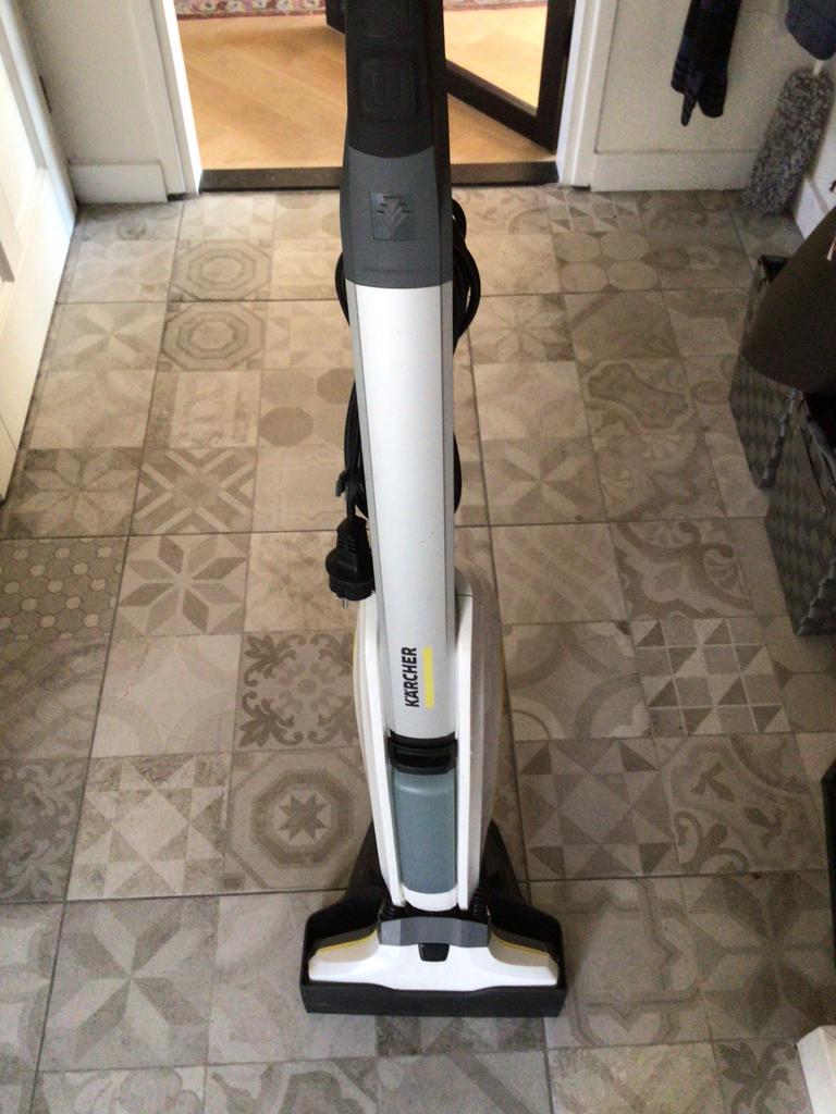 Kärcher elektrische dweil en stofzuiger met toebehoren, Huis en Inrichting, Schoonmaakartikelen, Ophalen