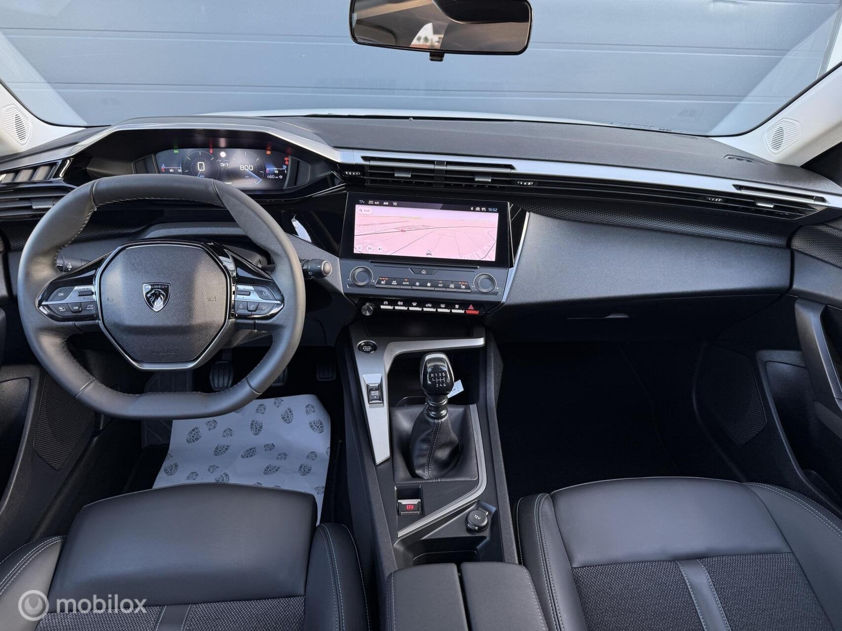 Peugeot 308 1.2 PureTech Stoelverw CarPlay 18-inch AGR-Stoel, Dealer onderhouden, Gebruikt, Euro 6, 1199 cc
