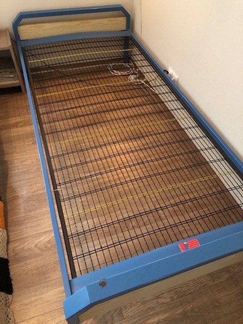eenpersoonsbed blauw metaal, Huis en Inrichting, Slaapkamer | Bedden, Ophalen, 90 cm, Eenpersoons, Blauw