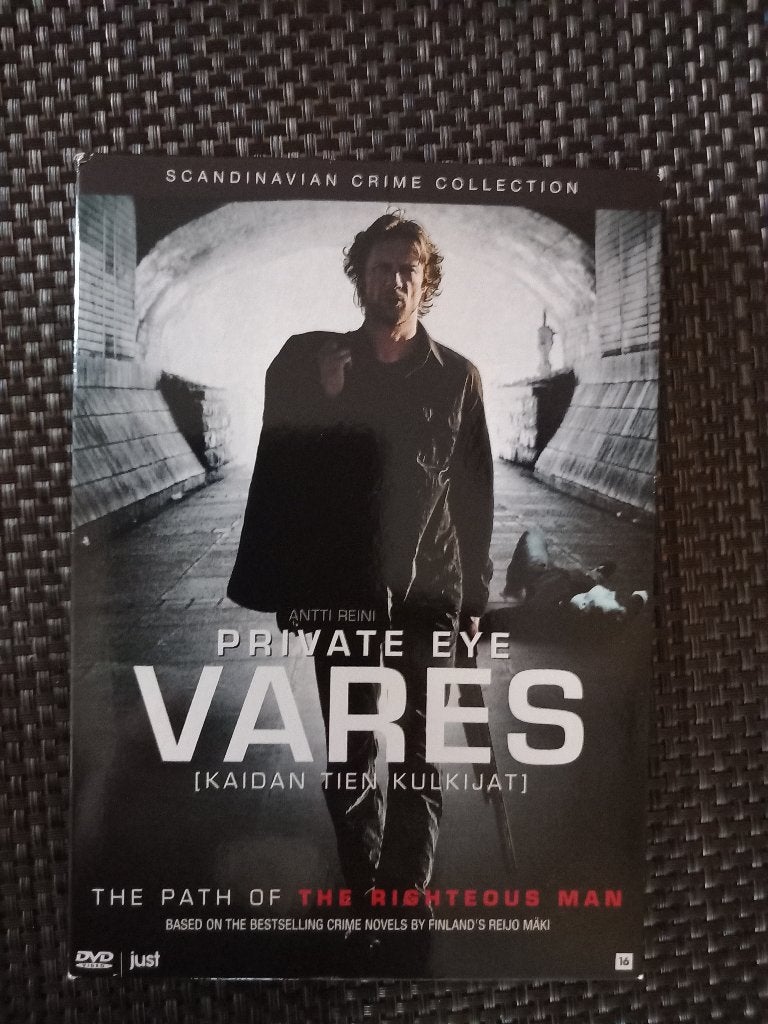 DVD Private Eye Vares - The Path Of The Righteous Man, Cd's en Dvd's, Vanaf 16 jaar, Nederlands, Actiethriller, Ophalen of Verzenden