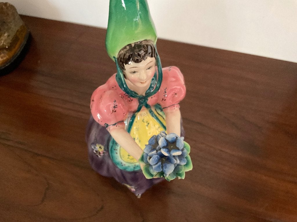 Oud Keramiek beeld dame met bloemen Italy, Antiek en Kunst, Ophalen of Verzenden