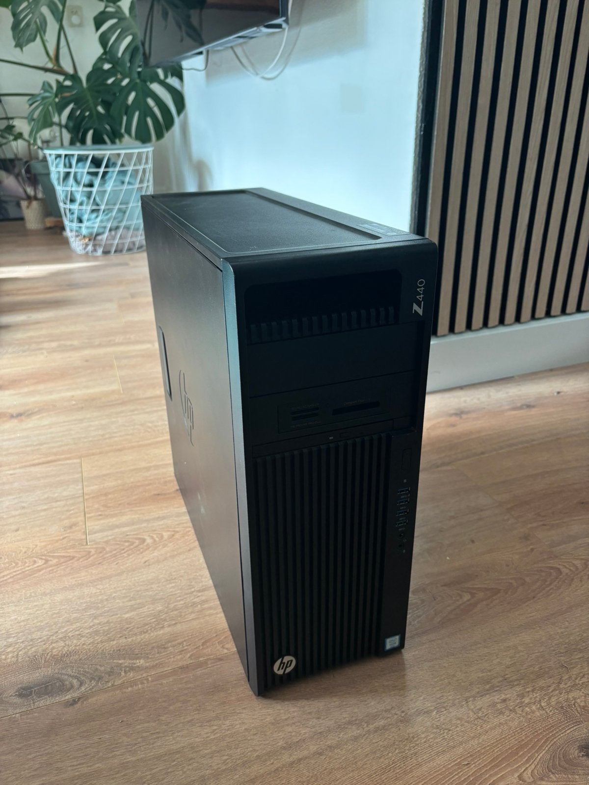 Hp Z440 met 16 Gb ram, games etc, Computers en Software, Desktop Pc's, Zo goed als nieuw, 3 tot 4 Ghz, HDD, SSD, 16 GB, Met videokaart