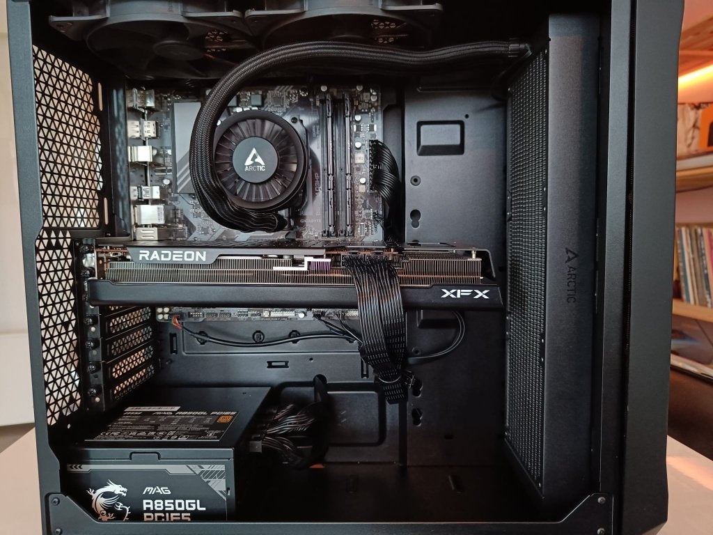 Krachtige Gaming PC AMD Ryzen 5 7600 | RX 7800 XT| 32GB DDR5, 32 GB, Zelf gebouwde pc, Zo goed als nieuw, Gaming