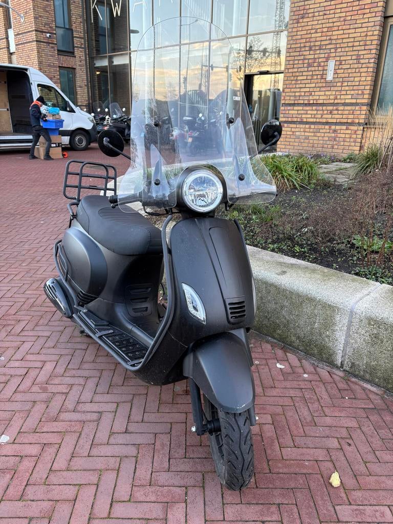 Senzo Rivalux Scooter - Mat Zwart, Ophalen, Gebruikt, Maximaal 45 km/u, Benzine
