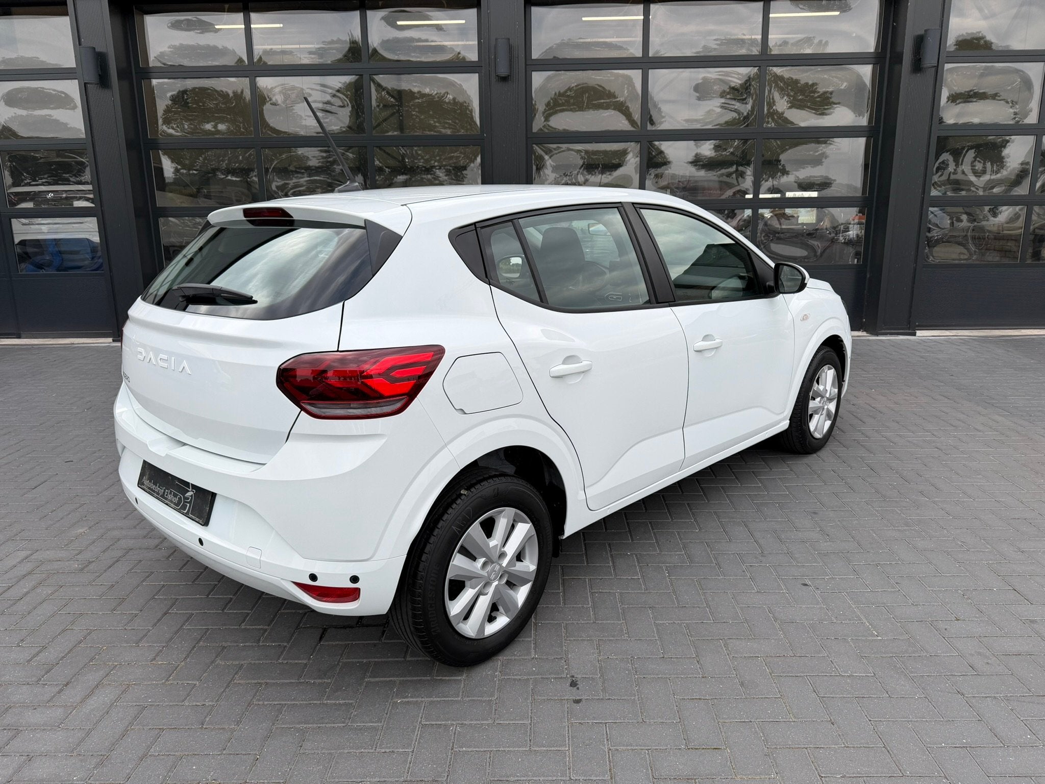 Dacia Sandero Dacia Sandero 1.0 TCe 90 Automaat (bj 2024), Gebruikt, Wit, Origineel Nederlands, Bedrijf