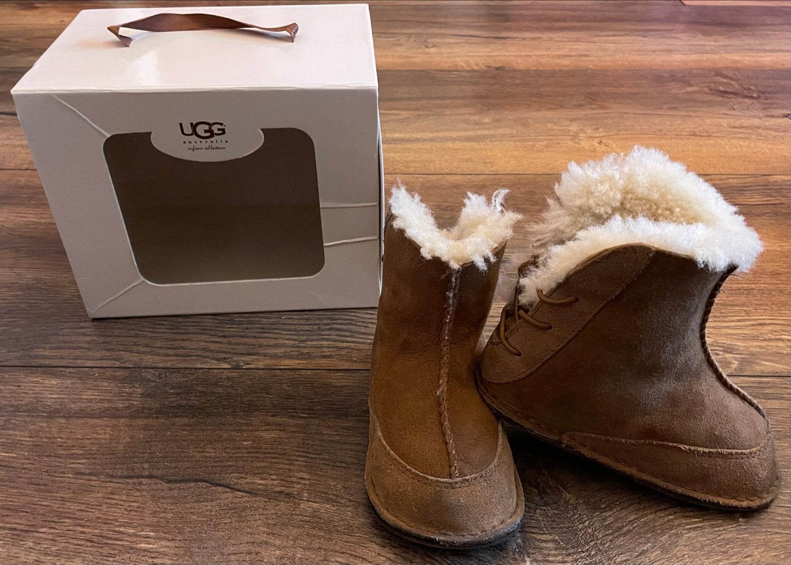 UGG Australia babyslofjes maat 8 (M), Ophalen of Verzenden, Zo goed als nieuw, Jongetje of Meisje, Slofjes