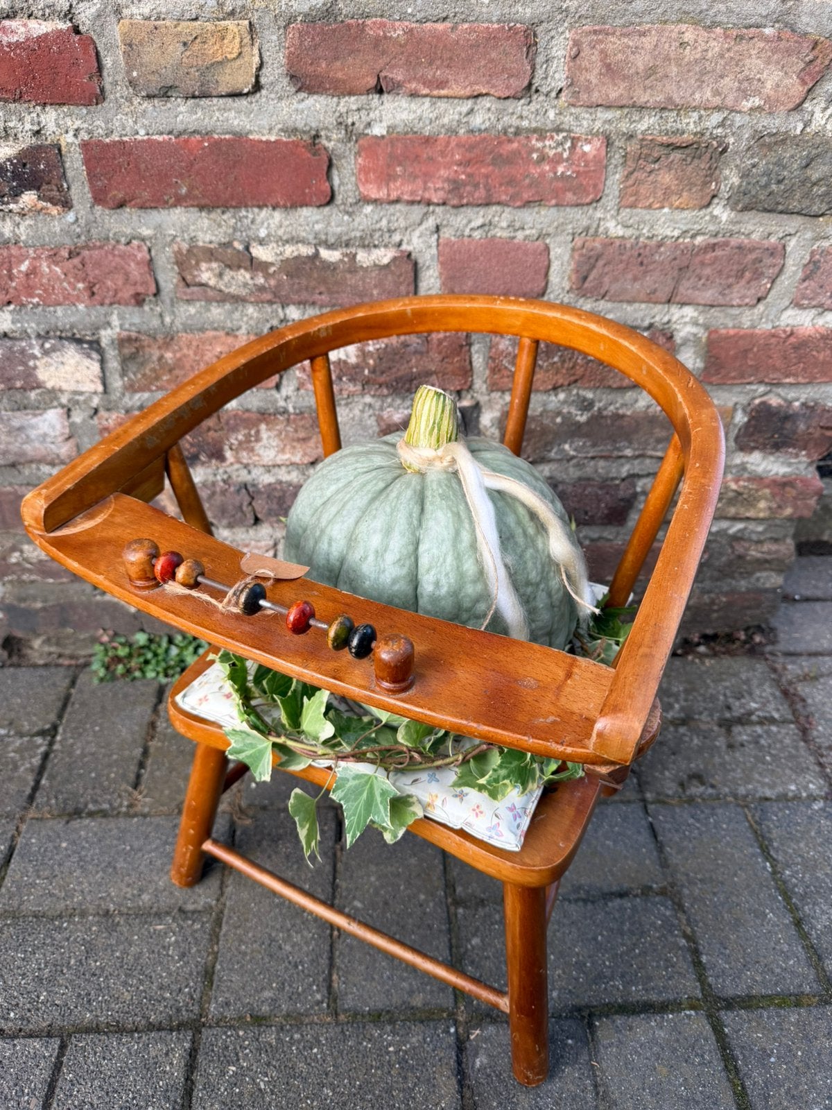 Brocante Kinderstoel met kralen, Kinderen en Baby's, Ophalen, Zo goed als nieuw, Overige typen