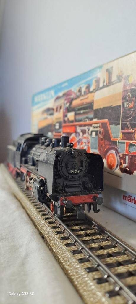 Märklin 3003 Stoomlocomotief met tender BR 24 058, Hobby en Vrije tijd, Modeltreinen | H0, Ophalen of Verzenden