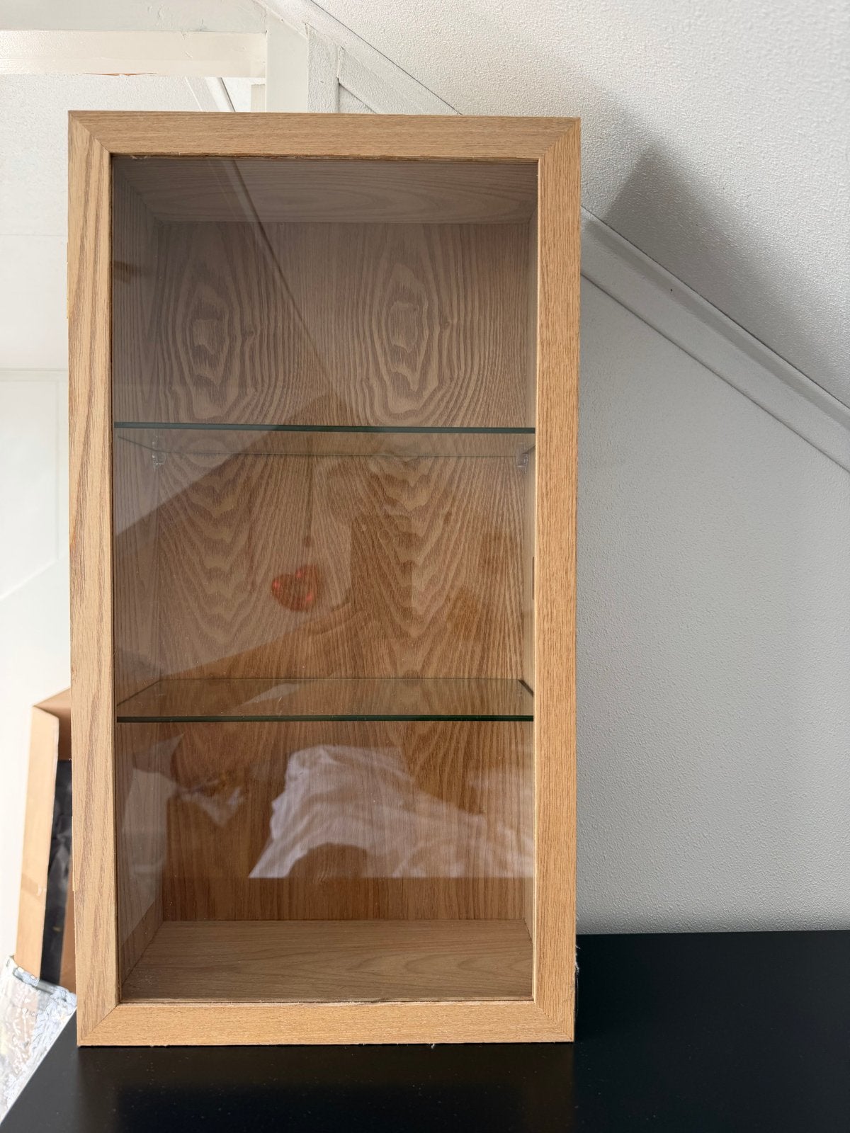 Houten vitrinekastje met 3 glazen plankjes, Huis en Inrichting, Ophalen, Met plank(en), Minder dan 50 cm, Gebruikt