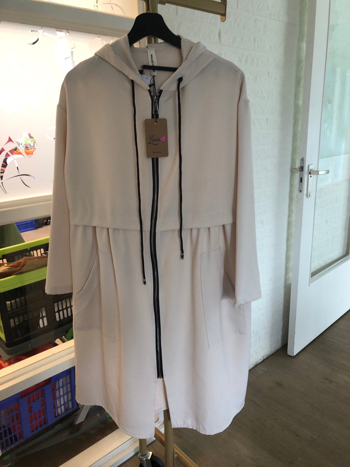 Beige / creme zomerjasje met capuchon en rits, Ophalen of Verzenden, Nieuw, Maat 38/40 (M), Roze