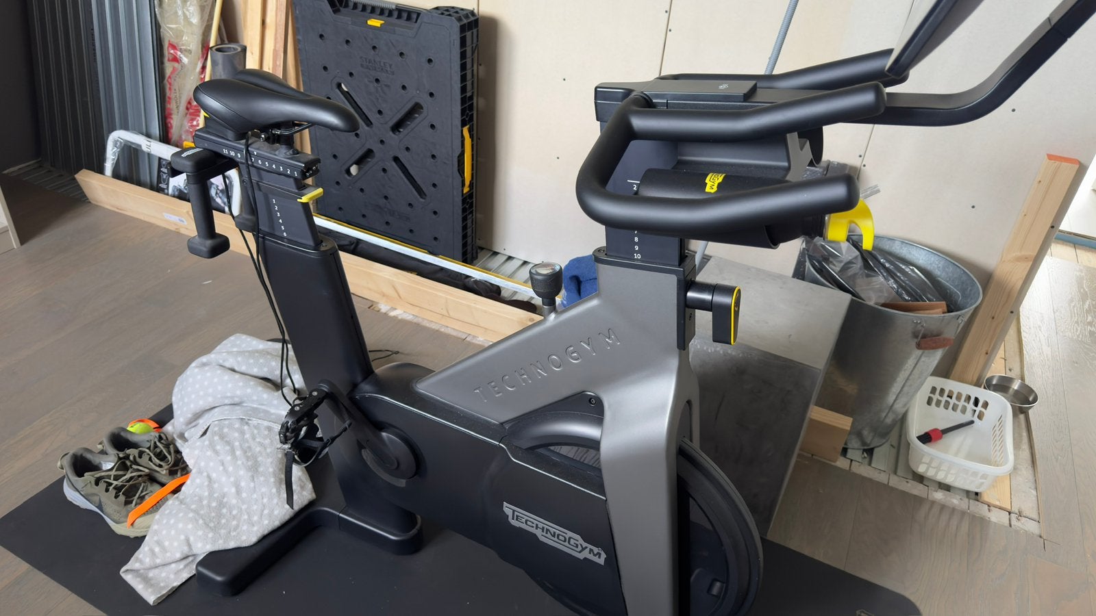 Technogym bike Als nieuw!, Ophalen, Benen, Spinningfiets, Aluminium