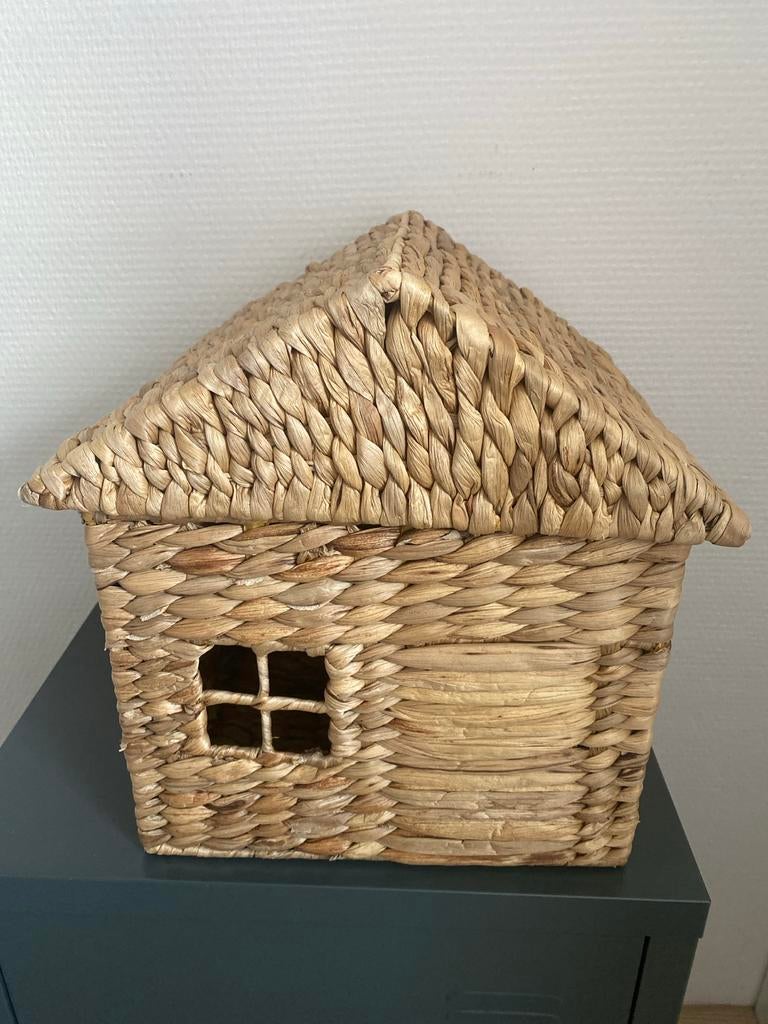Opbergmand vierkant riet met open raampjes 25x25x29 cm, Ophalen, Mand, Vierkant, Zo goed als nieuw